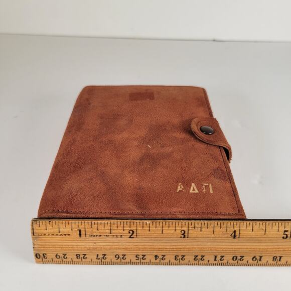 Vintage Suede Bridge Card Game Set w/ Score Pad, 2 Decks, & Snap Closure Case - Picture 4 of 9